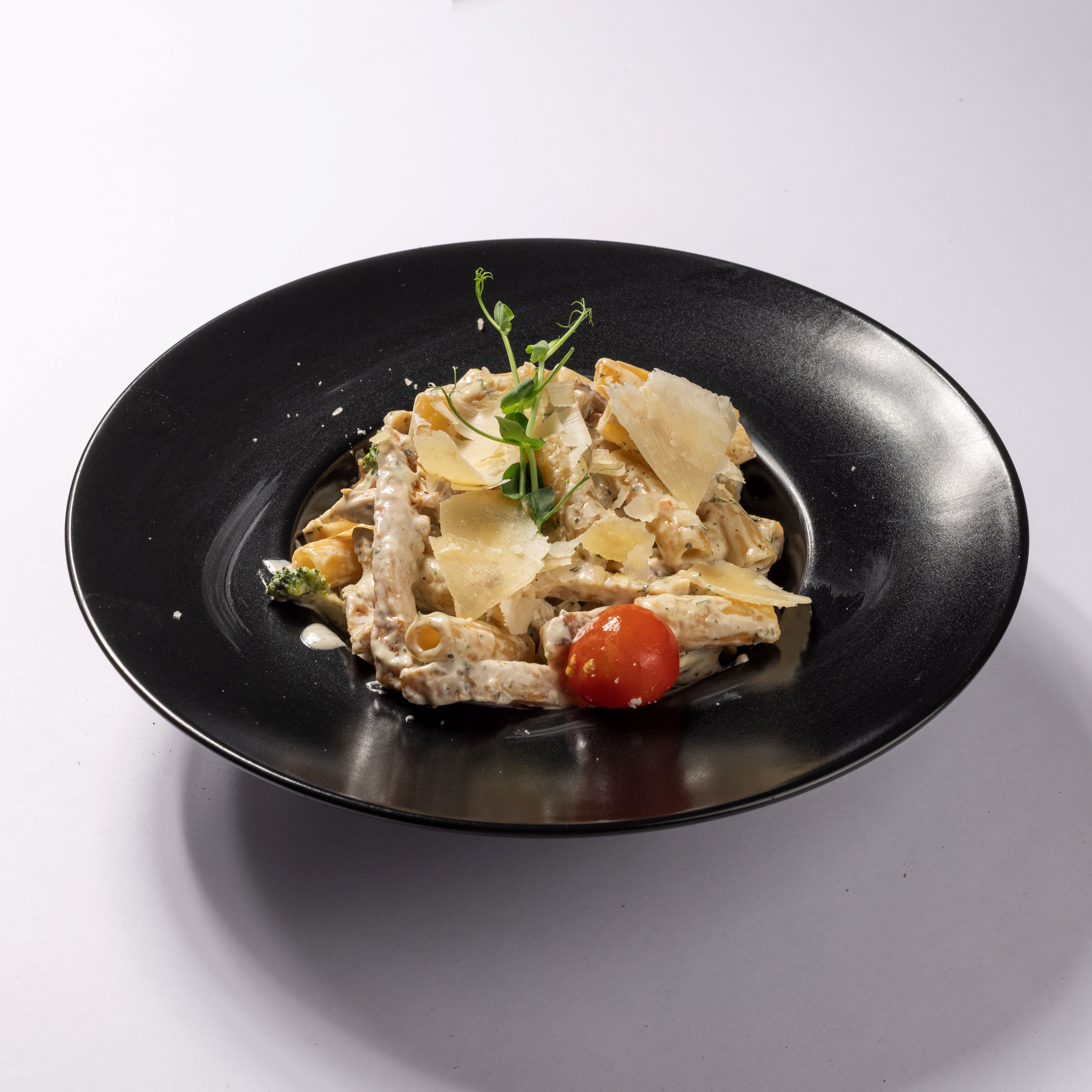 Rigatoni s piletinom i brokulom