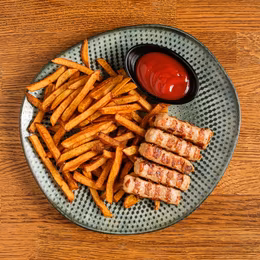 Mini ćevapi, pommes frites, umak